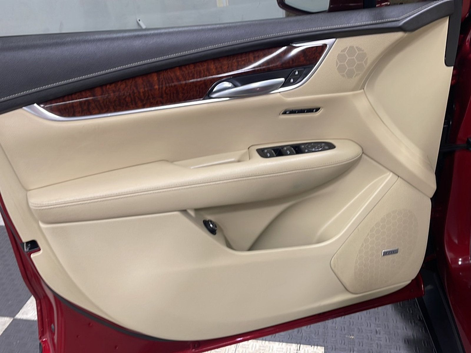 Used 2019 Cadillac XT5 Premium Luxury FWD image 12