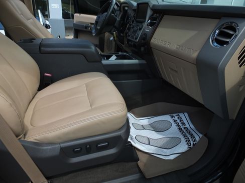 Used 2016 Ford F250 Lariat w/ Lariat Ultimate Package AWD/4WD image 16