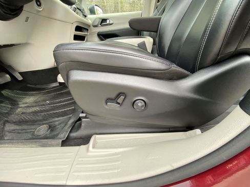 Used 2023 Chrysler Pacifica Touring-L AWD/4WD image 27