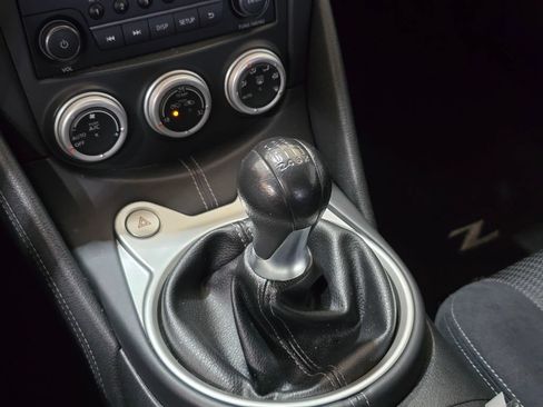Used 2017 Nissan 370Z Coupe RWD image 14