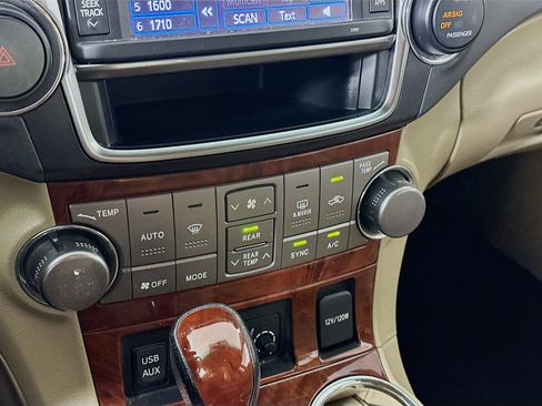 Used 2013 Toyota Highlander Limited image 22