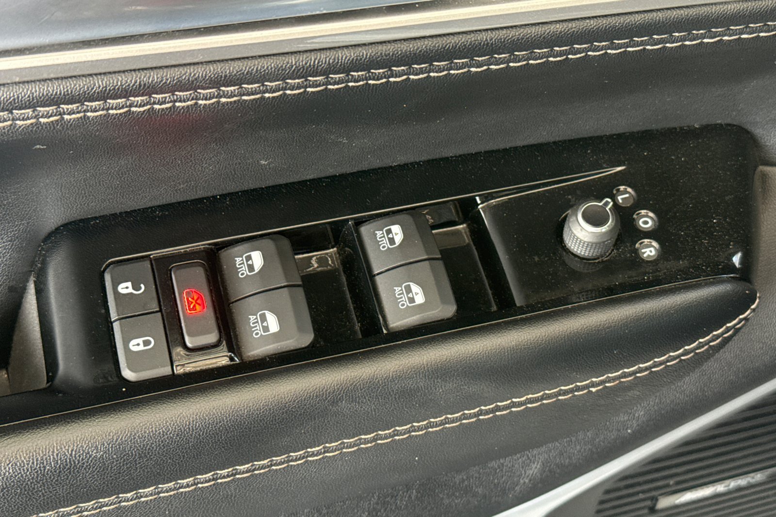 Used 2024 Jeep Wagoneer Series III AWD/4WD image 18