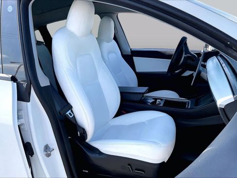Used 2022 Tesla Model Y Long Range AWD/4WD image 8