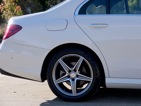 Used 2017 Mercedes-Benz E 300 4MATIC image 27