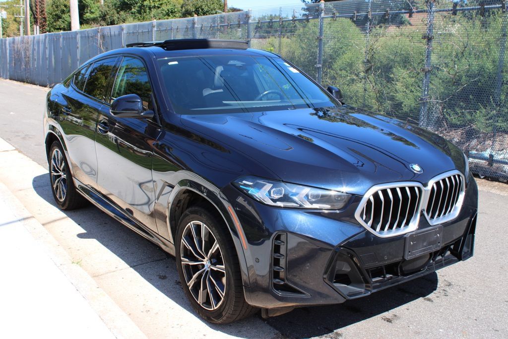 Used 2025 BMW X6 xDrive40i AWD/4WD image 4