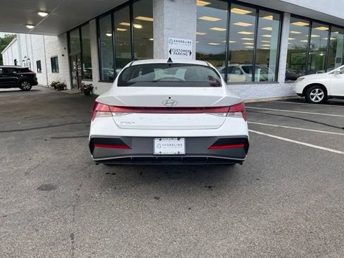 Used 2025 Hyundai Elantra SE FWD image 6