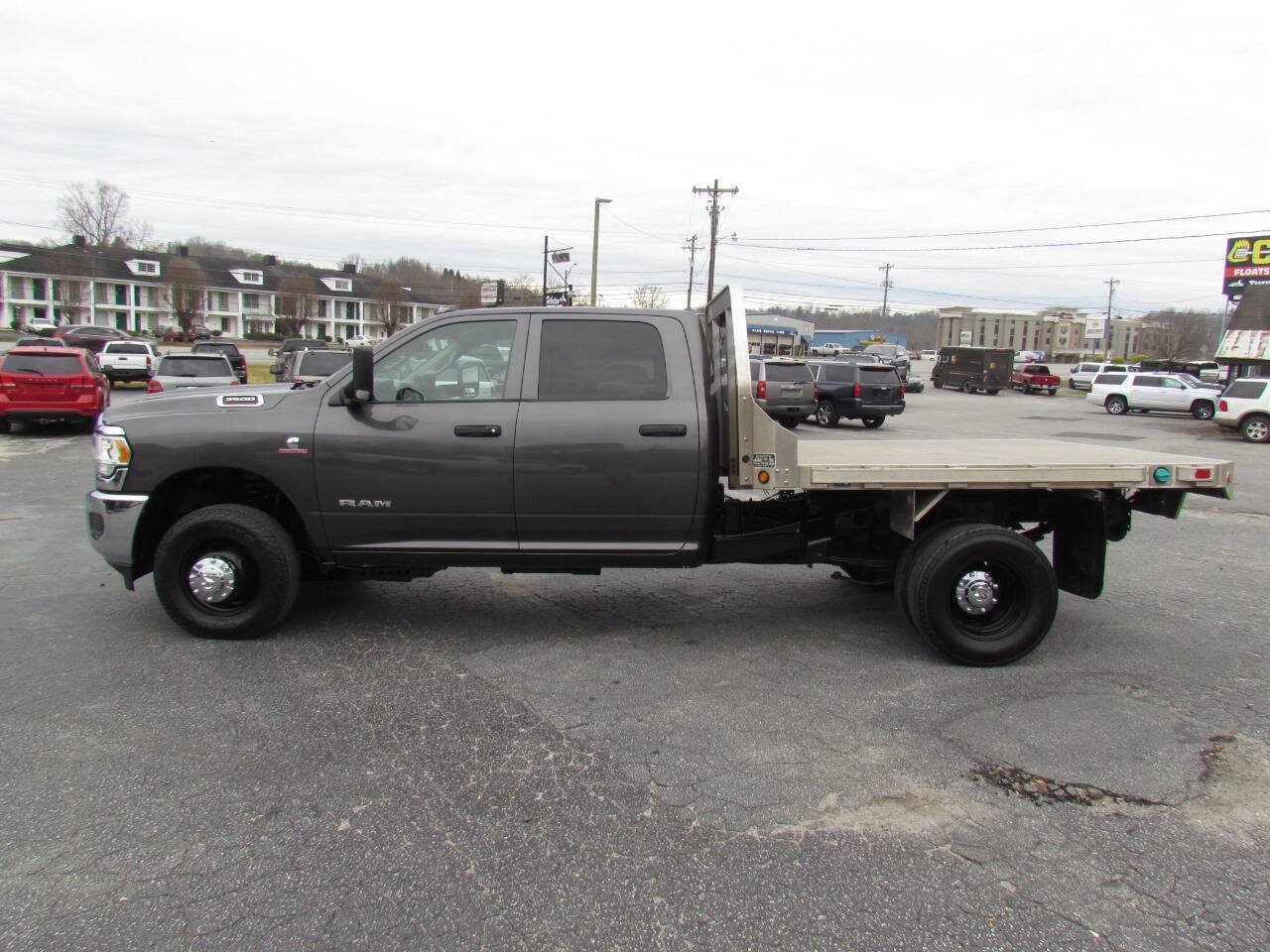 Used 2019 RAM 3500 Tradesman w/ Chrome Appearance Group AWD/4WD image 4