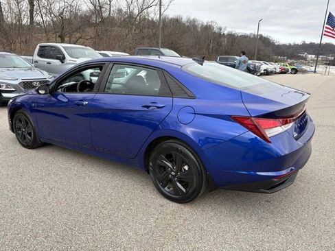 Used 2023 Hyundai Elantra SEL image 3