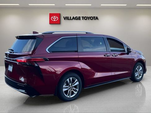 Certified 2026 Toyota Sienna Limited FWD image 5