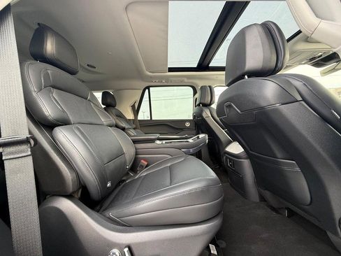 New 2025 Lincoln Navigator Reserve image 6