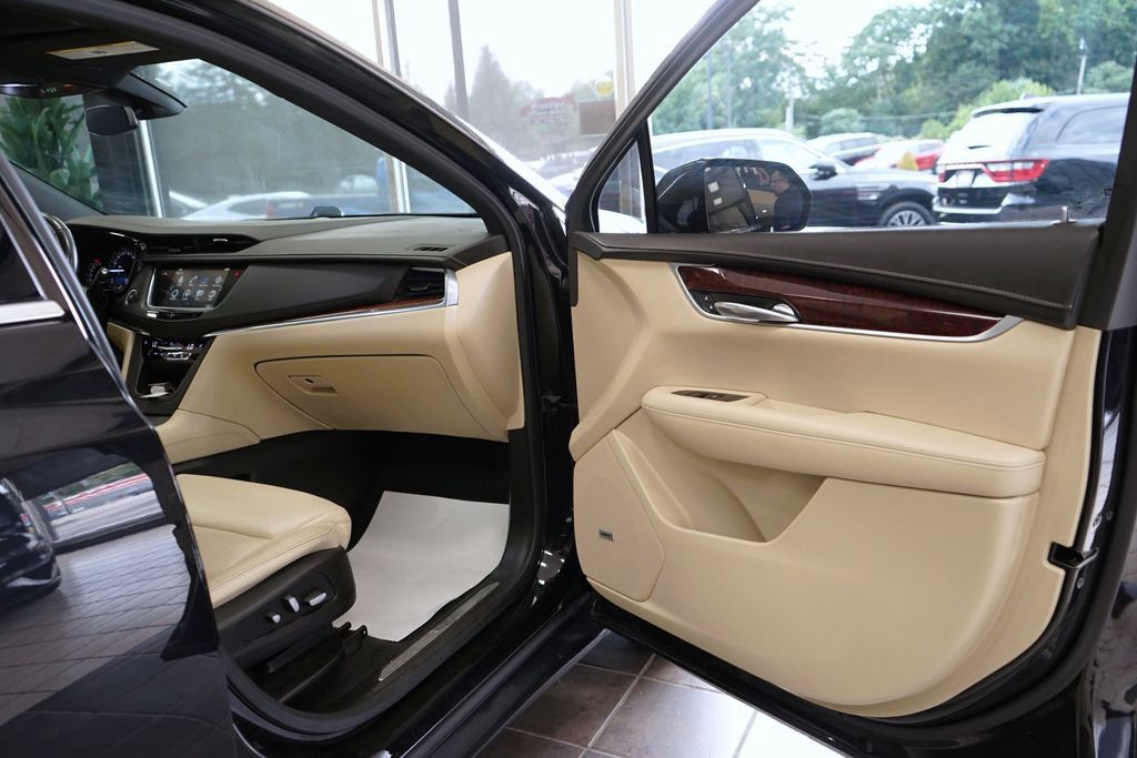 Used 2018 Cadillac XT5 Luxury AWD/4WD image 40