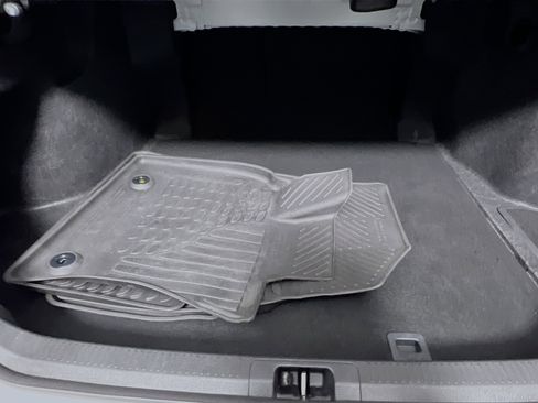 Used 2025 Toyota Camry SE image 34