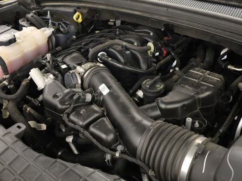 Used 2024 Jeep Grand Cherokee L Laredo image 11