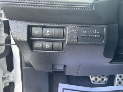 Used 2022 Toyota Avalon XSE image 23