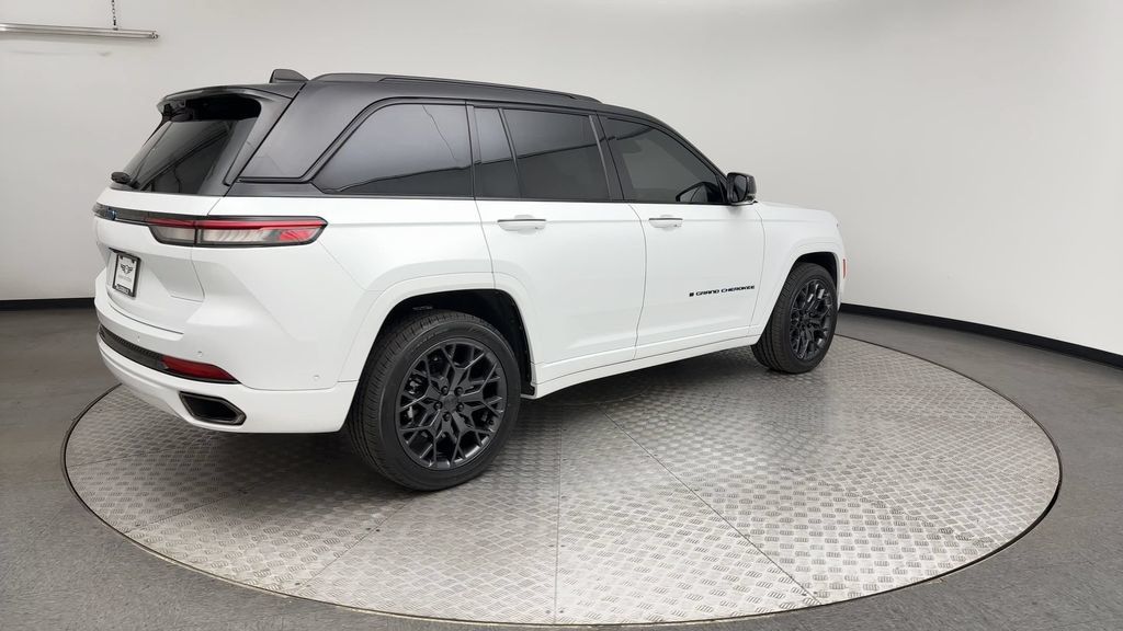 Used 2025 Jeep Grand Cherokee Summit w/ Advanced Protech Group IV AWD/4WD image 2