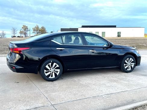 New 2025 Nissan Altima 2.5 S image 14