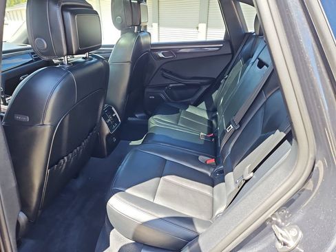 Certified 2024 Porsche Macan AWD/4WD image 36