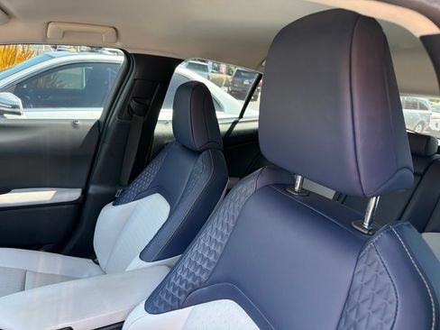 Used 2022 Lexus UX 200 w/ Accessory Package (Z2) FWD image 6