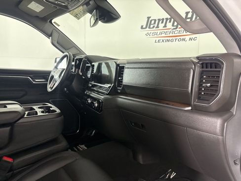 Used 2025 GMC Sierra 1500 SLT image 30