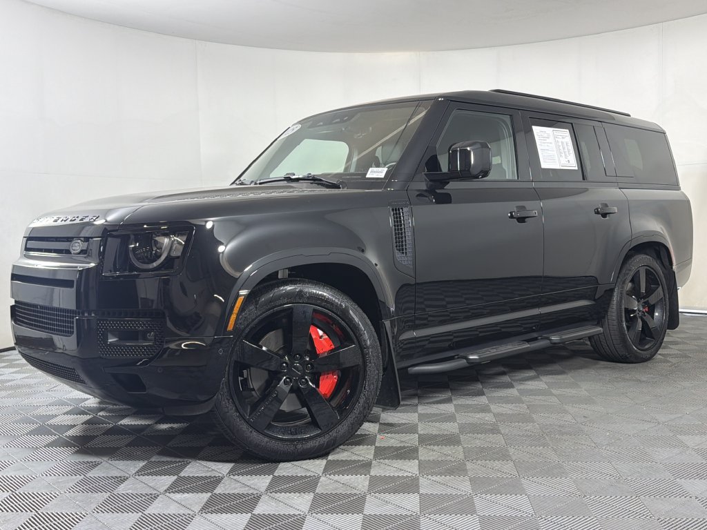 Used 2025 Land Rover Defender 130 X-Dynamic SE AWD/4WD image 1