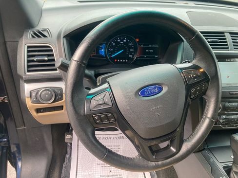 Used 2017 Ford Explorer XLT w/ Equipment Group 202A AWD/4WD image 18