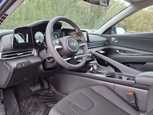 New 2025 Hyundai Elantra SEL image 45