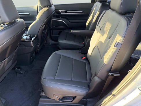 New 2025 Kia Telluride S image 13