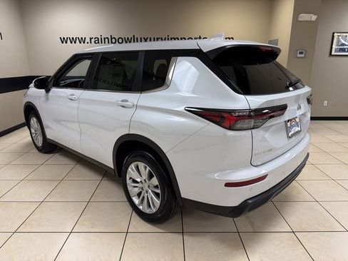 New 2026 Mitsubishi Outlander ES image 4