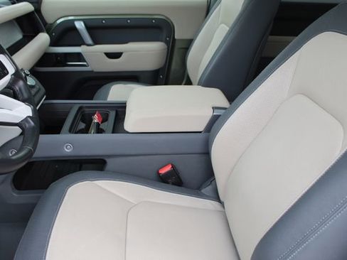 Used 2023 Land Rover Defender 90 X-Dynamic SE image 22