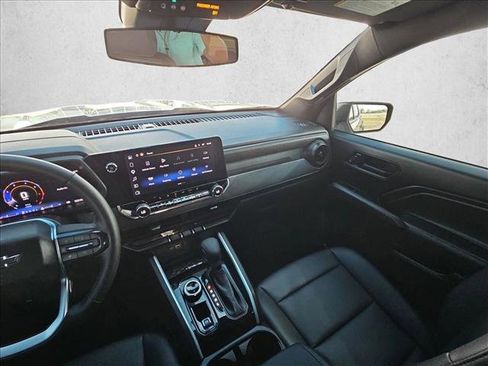 Used 2025 Chevrolet Colorado Trail Boss AWD/4WD image 4