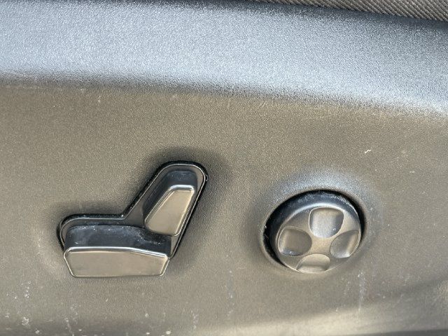 Used 2022 Chrysler Pacifica Limited FWD image 26