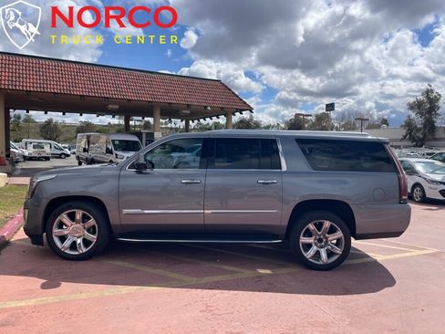 Used 2019 Cadillac Escalade ESV Luxury image 43
