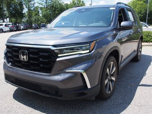 Used 2024 Honda Pilot Touring image 4