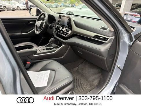 Used 2022 Toyota Highlander XLE AWD/4WD image 10
