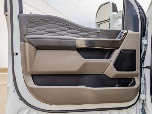 Used 2026 Ford F450 Platinum w/ Platinum Plus Package image 36