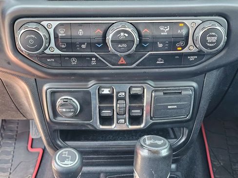 Used 2021 Jeep Wrangler Unlimited Sahara AWD/4WD image 28