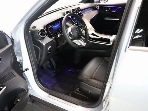 Used 2025 Mercedes-Benz GLC 300 4MATIC image 21