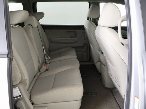 Used 2020 Kia Sedona LX image 13