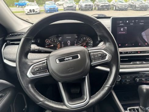 Used 2022 Jeep Compass Latitude w/ Sun and Sound Group AWD/4WD image 30