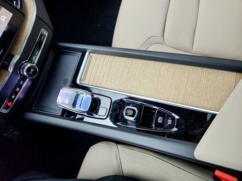 New 2026 Volvo XC60 B5 Core w/ Climate Package PRO image 22