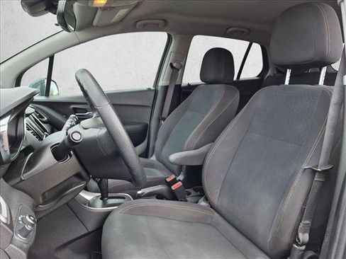 Used 2019 Chevrolet Trax LS w/ LPO, Protection Package FWD image 21