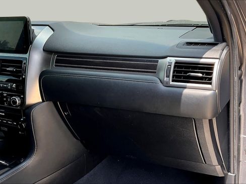 Used 2022 Lexus GX 460 Luxury w/ Sport Design Package AWD/4WD image 19