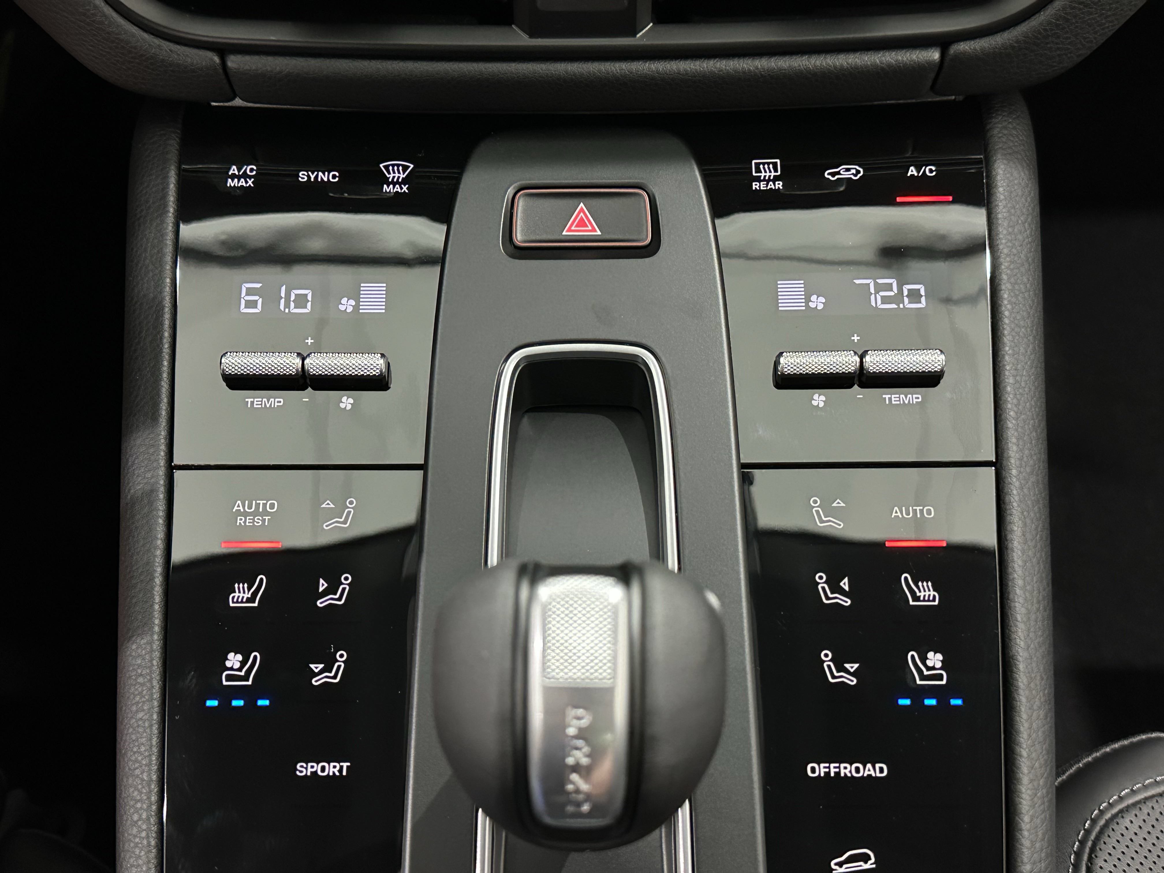 Used 2025 Porsche Macan AWD/4WD image 38