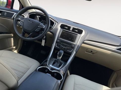 Used 2016 Ford Fusion SE FWD image 10