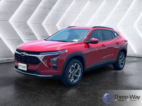 New 2026 Chevrolet Trax LT FWD image 1