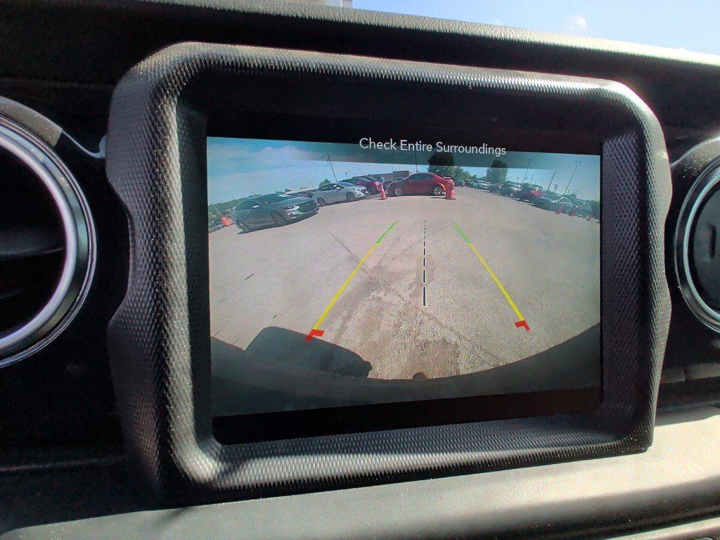 Used 2023 Jeep Wrangler Unlimited Sahara AWD/4WD image 9