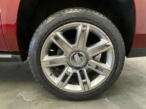 Used 2019 Cadillac Escalade ESV Premium Luxury image 16