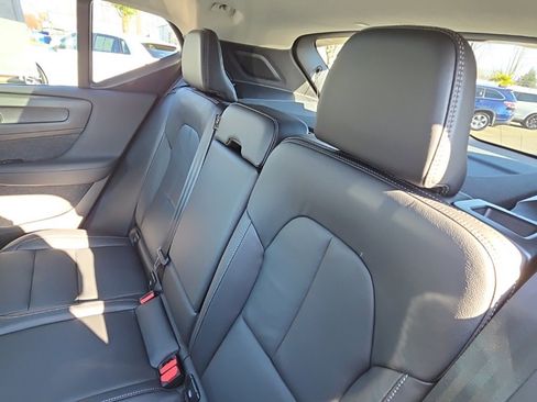 Used 2025 Volvo XC40 B5 Plus w/ Climate Package image 6