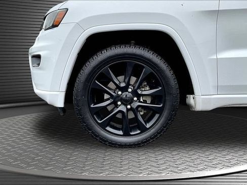 Used 2020 Jeep Grand Cherokee Altitude AWD/4WD image 33