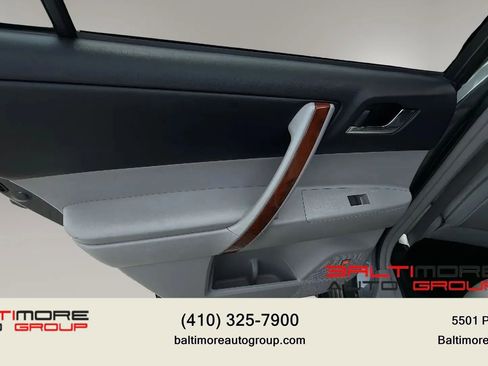 Used 2012 Toyota Highlander Limited w/ Tow Pkg AWD/4WD image 18